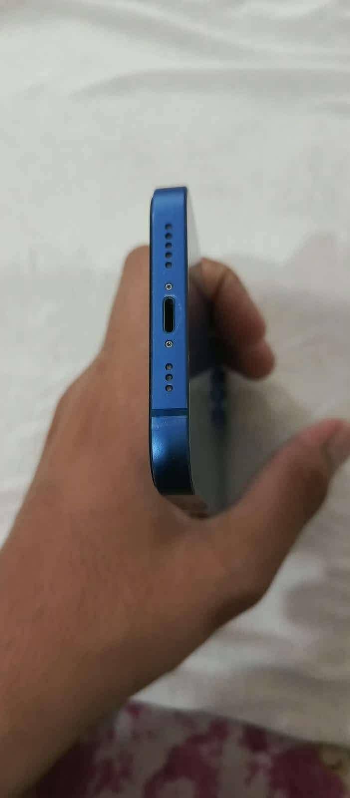 Apple iPhone 13 5