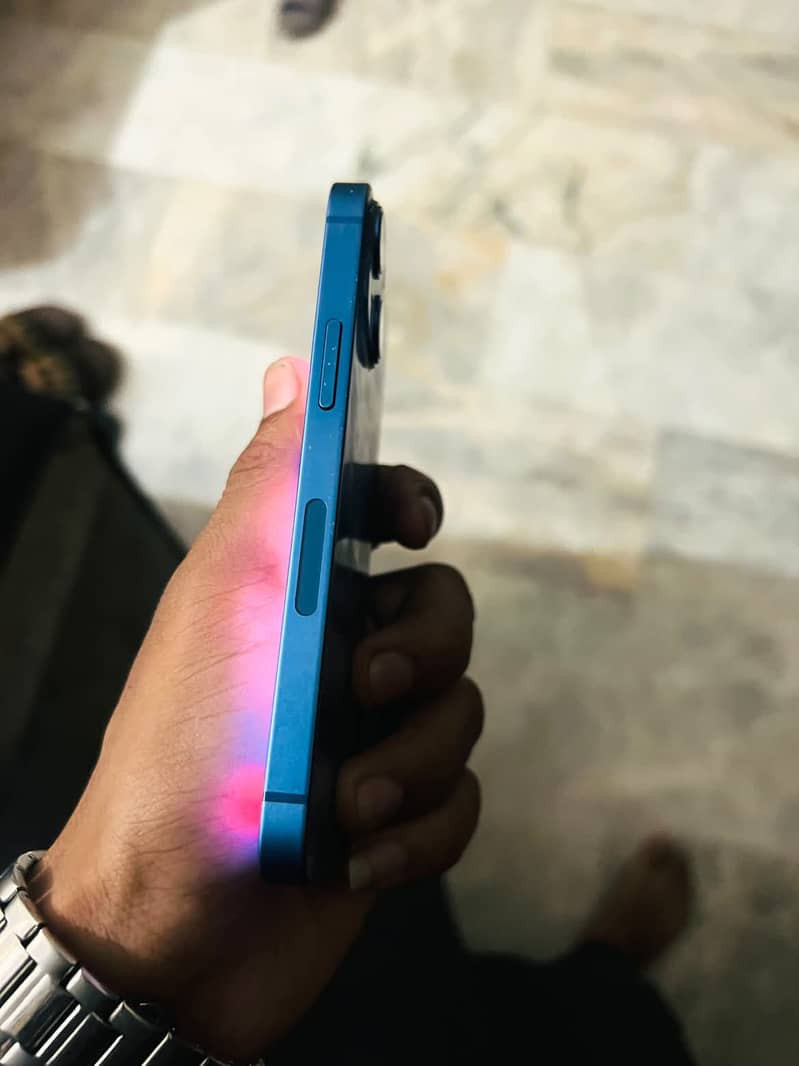 Apple iPhone 13 mini 4