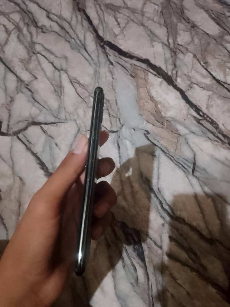 Apple iPhone 11 Pro Max 1