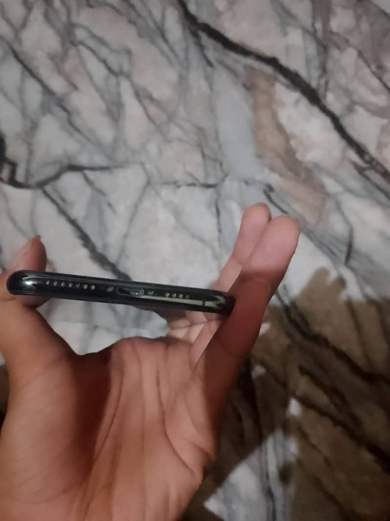 Apple iPhone 11 Pro Max 2