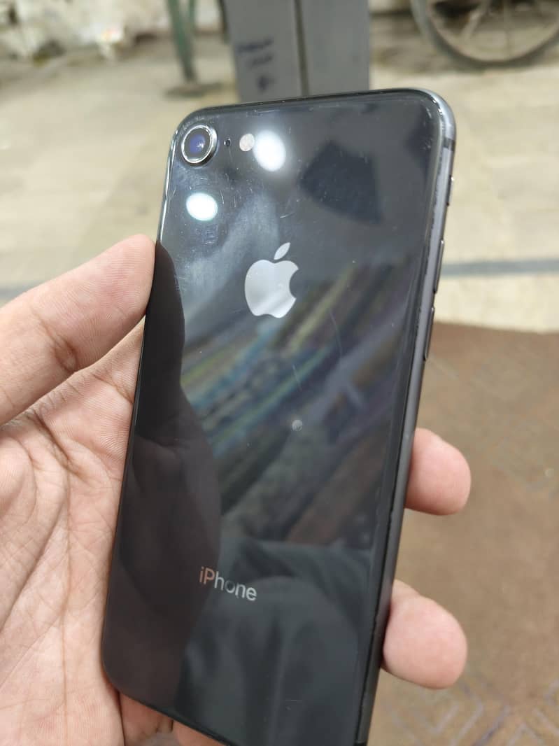 Apple iPhone 8 1