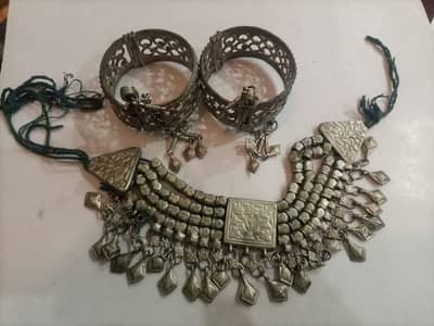 Antique and handcrafted jewelry from the Subcontinent.