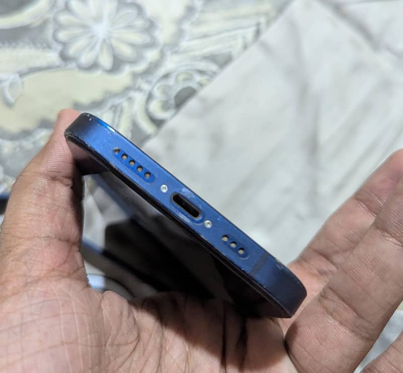 Apple iPhone 12 3
