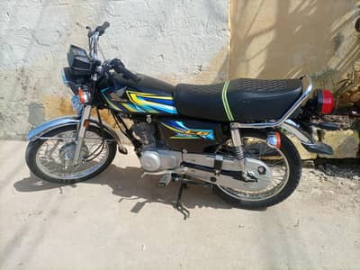 125 l 2026 modal 10/10 all oky black colour