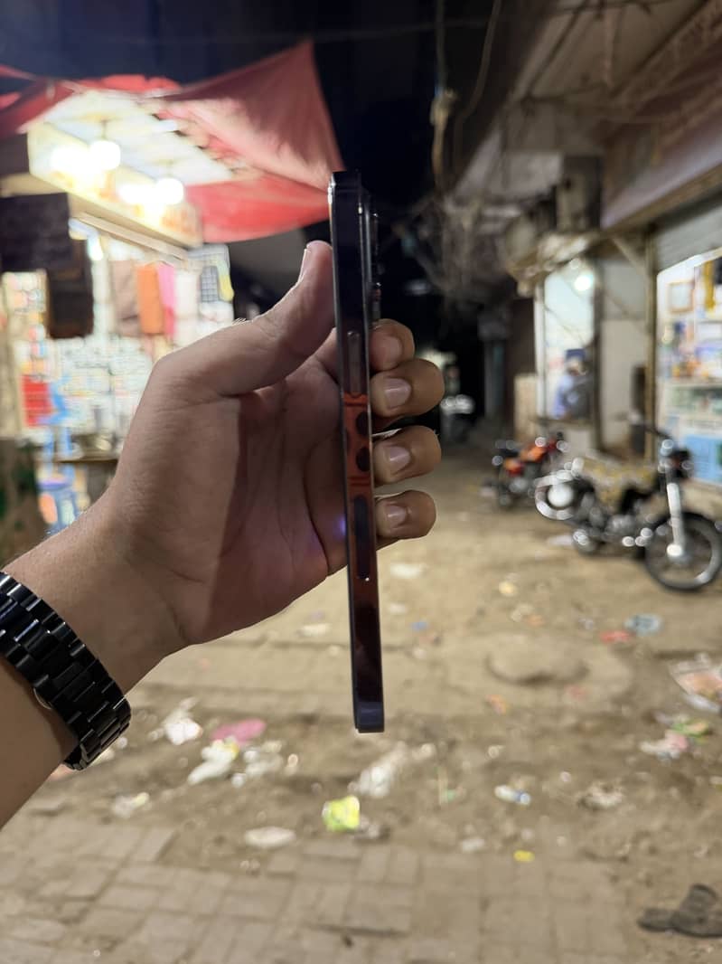 Apple iPhone 14 Pro Max FU 4
