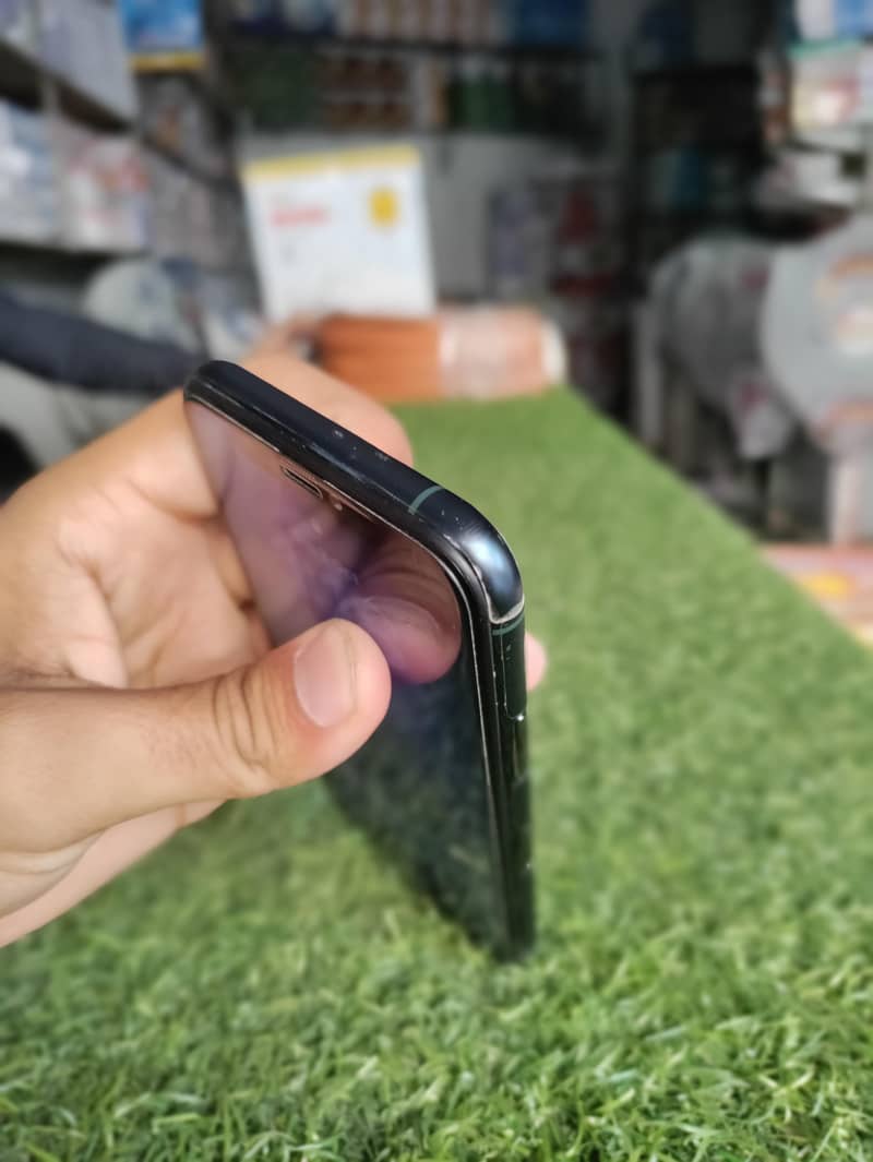 Apple iPhone 11 Pro 2
