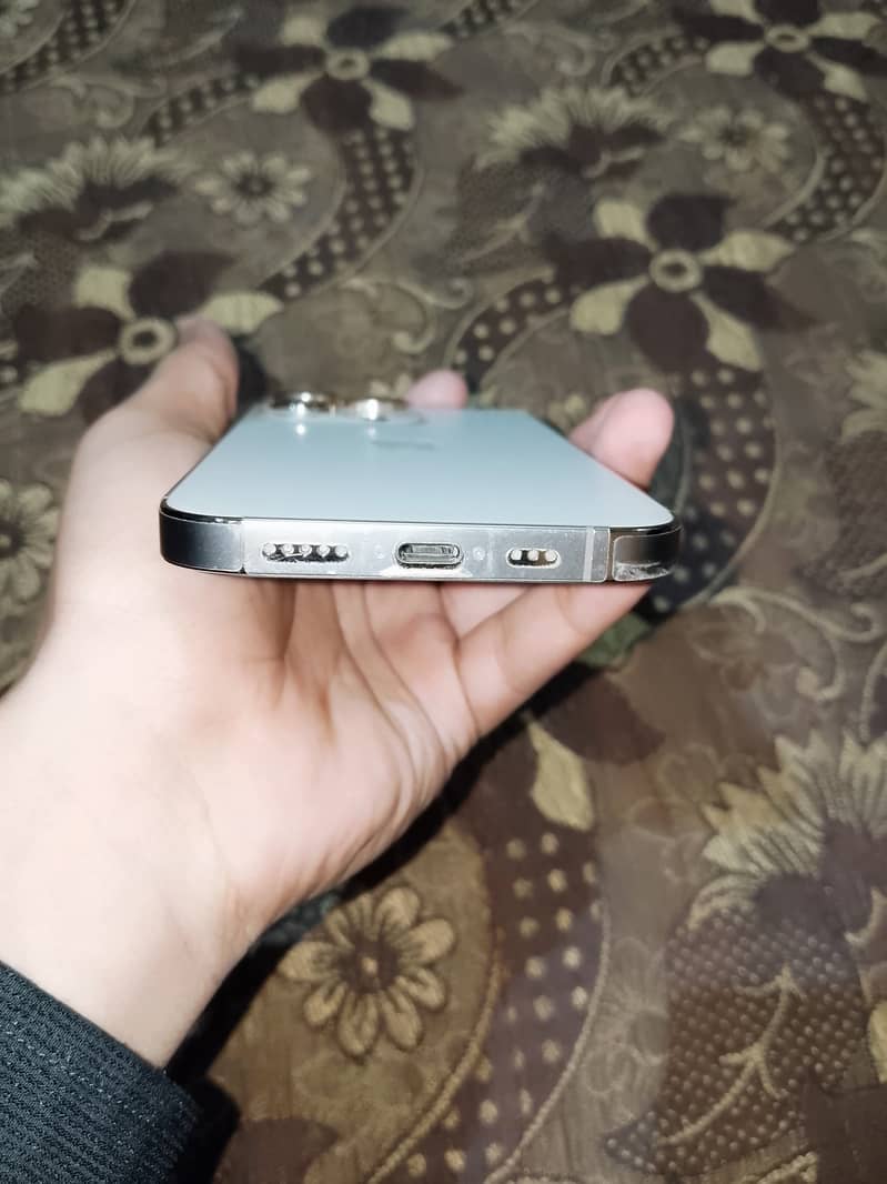 Apple iPhone 13 Pro 1