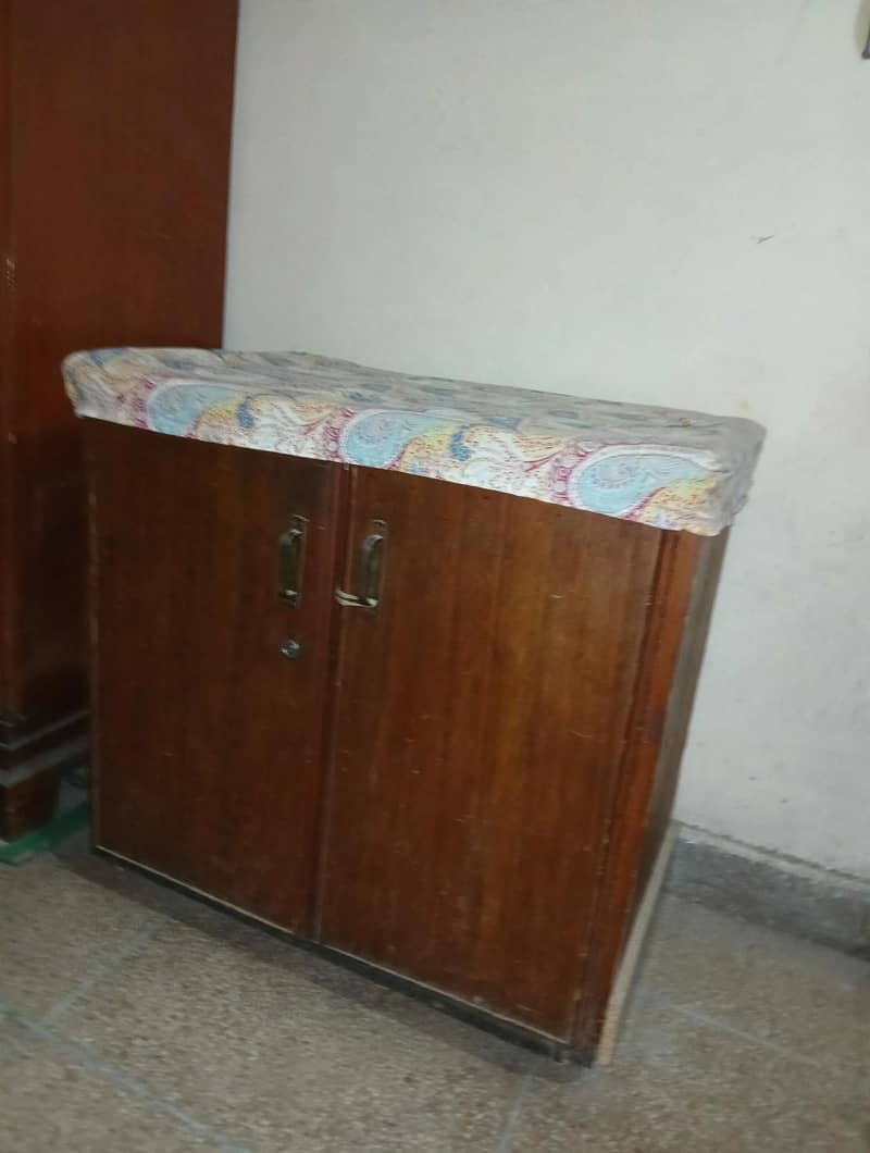 almari ironstand 1