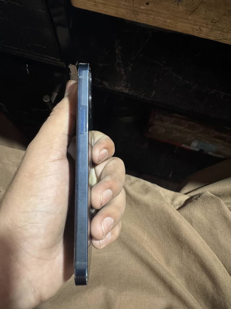 Apple iPhone 12 3
