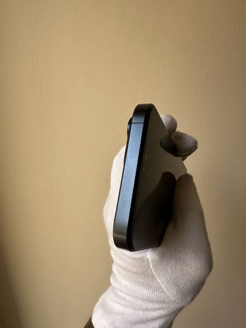 Apple iPhone 15 Pro Max 2