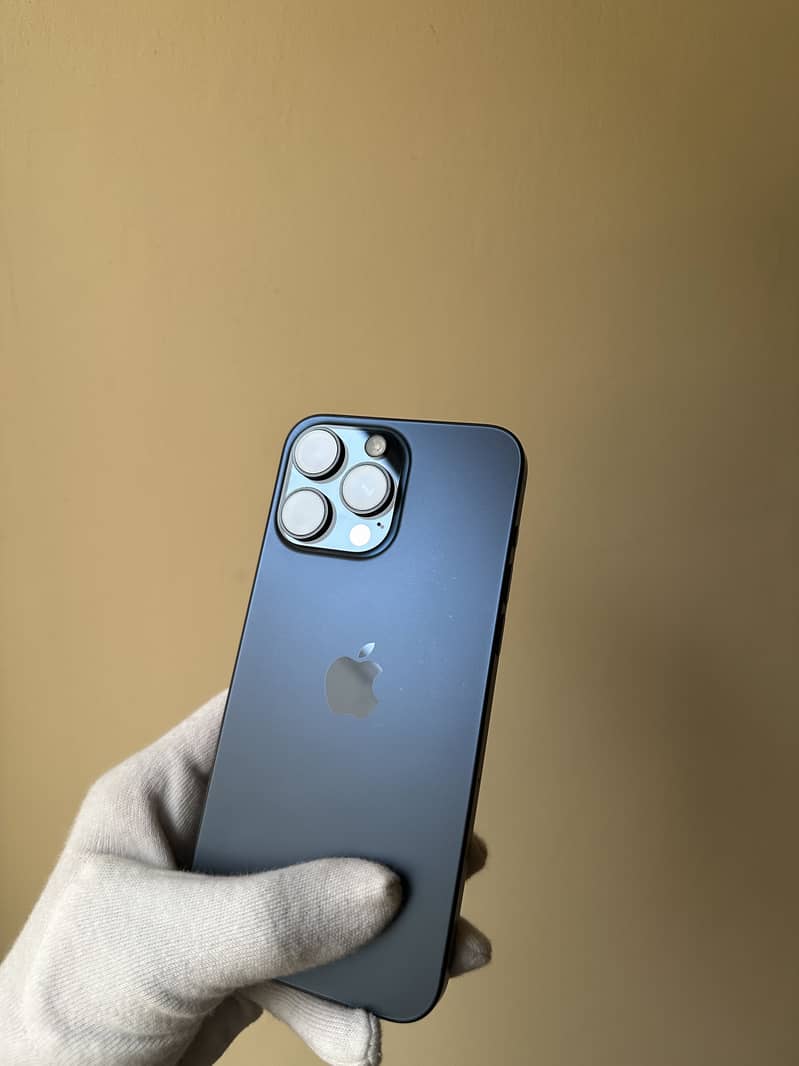 Apple iPhone 15 Pro Max 3