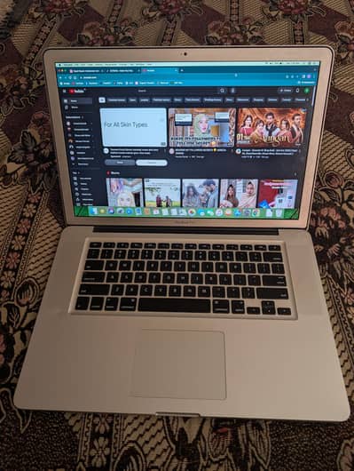 Macbook Pro 15 inch screen