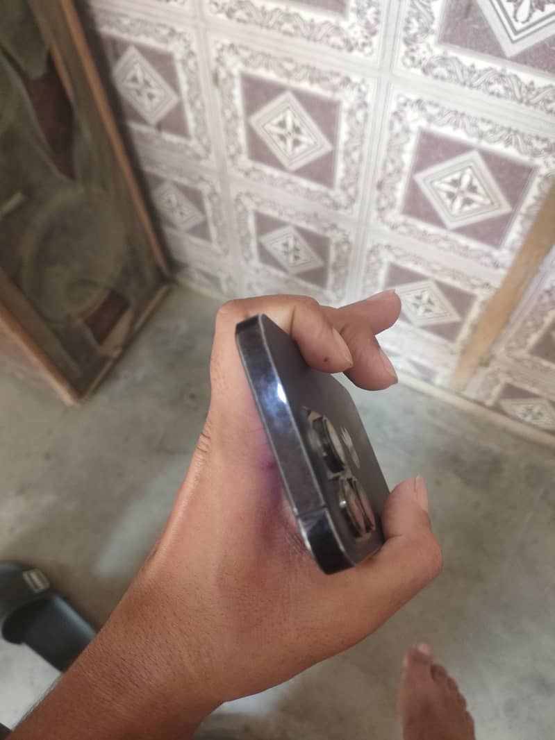 Apple iPhone 14 Pro 2
