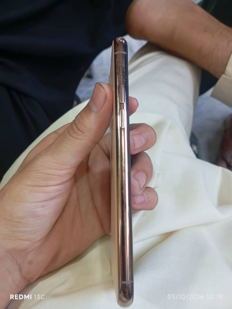 Apple iPhone 11 Pro 4