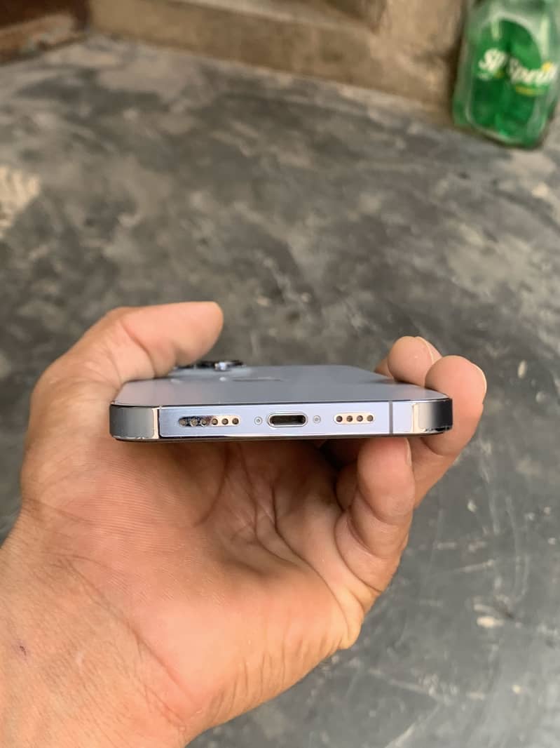 Apple iPhone 13 Pro Max 4