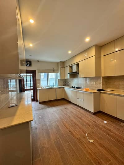 Luxury 6-Bed Executive House for Rent in F-10 Islamabad