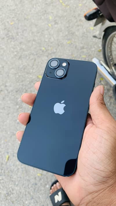 Apple iPhone 13