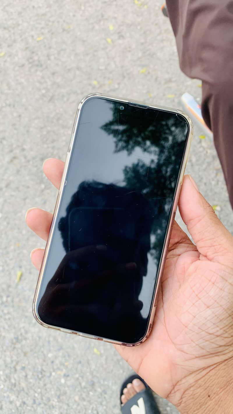 Apple iPhone 13 1