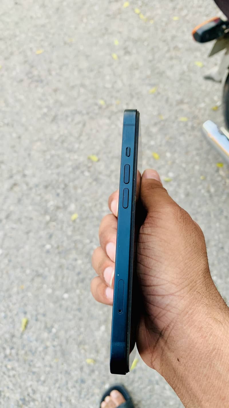 Apple iPhone 13 5