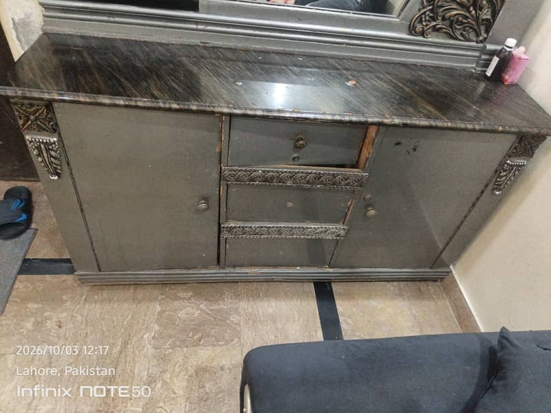 Dressing table for sell 1