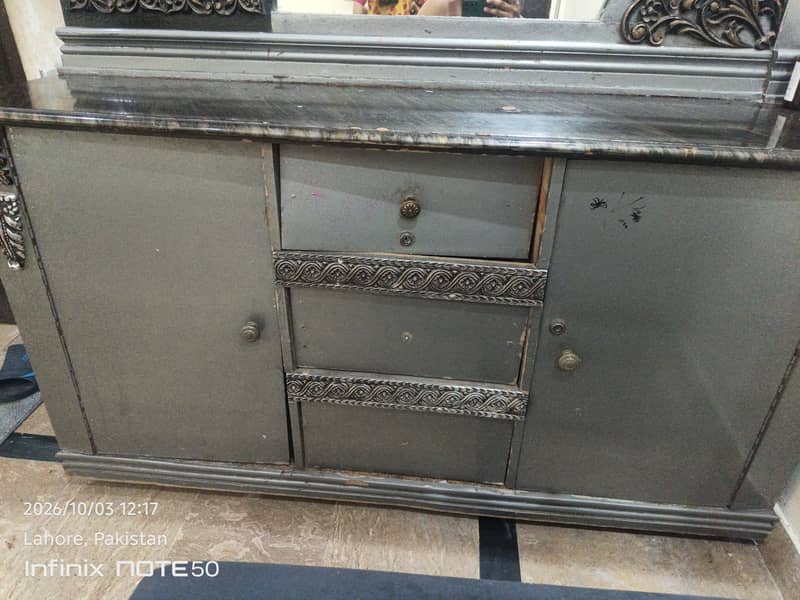 Dressing table for sell 2
