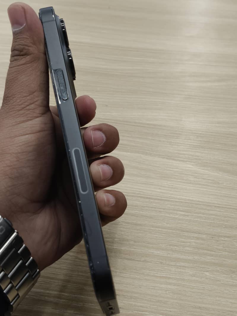 Apple iPhone 14 Pro Max 1