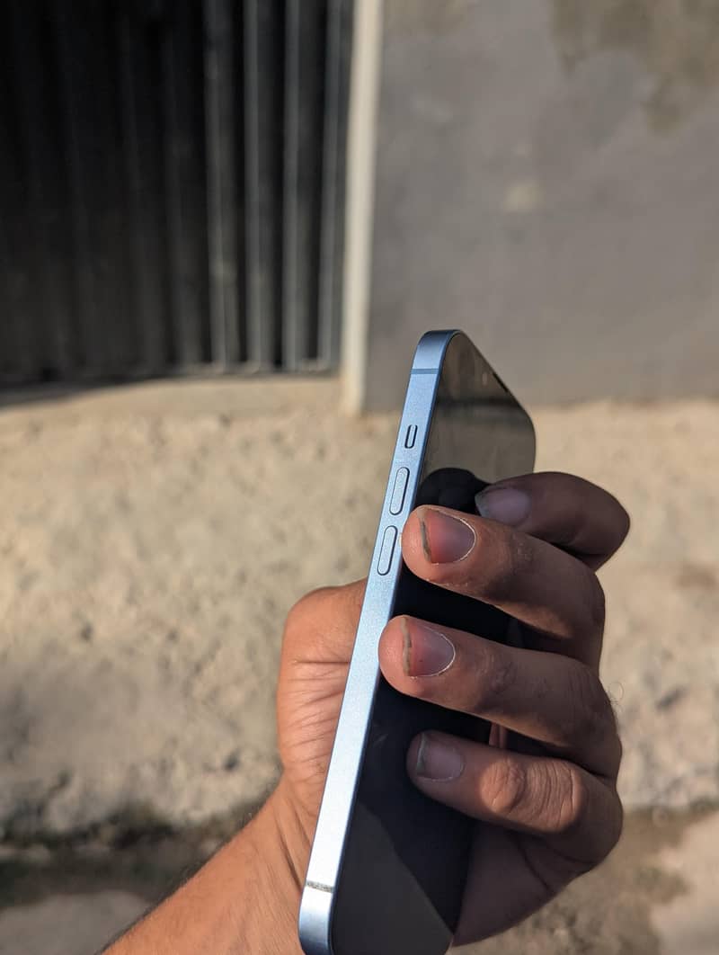 Apple iPhone 14 4