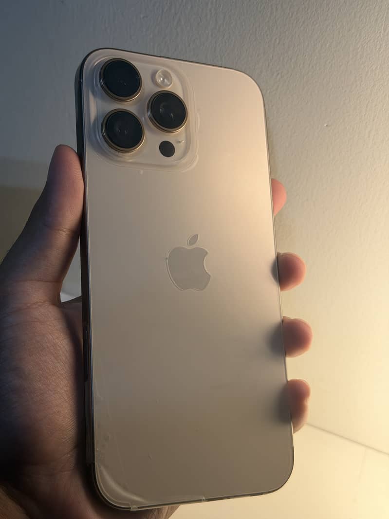 Apple iPhone 16 Pro Max 0
