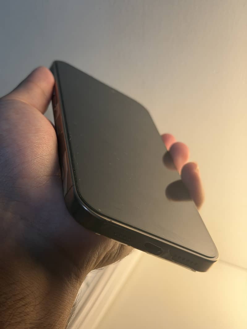 Apple iPhone 16 Pro Max 5