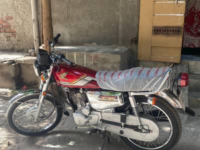 Honda 125 self start Selver edtiion Just Showroom say Nikal hay