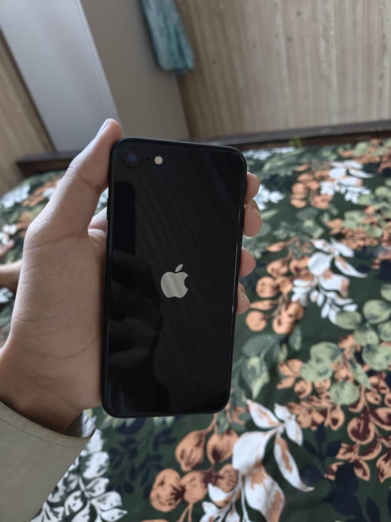 iPhone SE 2023 3rd generation 1