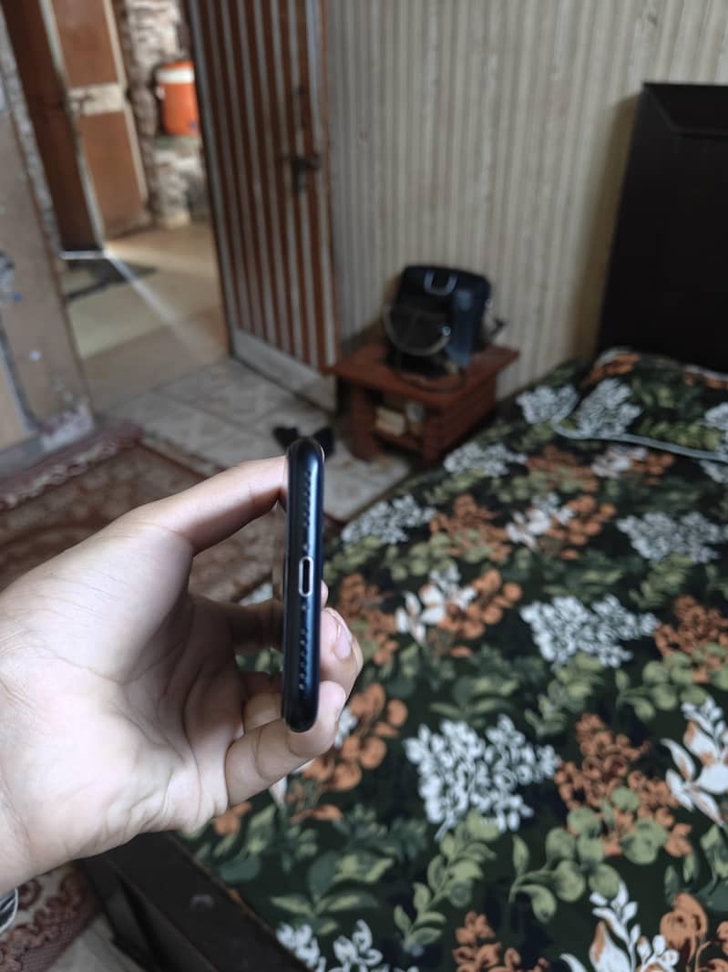 iPhone SE 2023 3rd generation 2