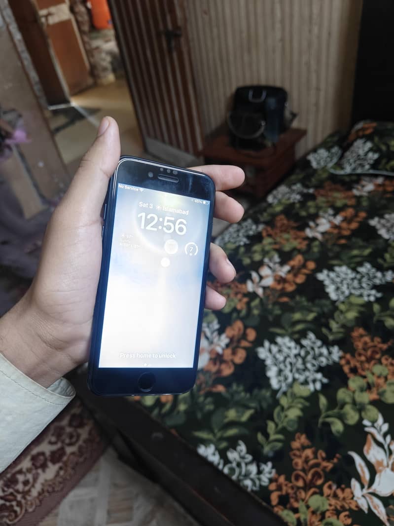 iPhone SE 2023 3rd generation 4
