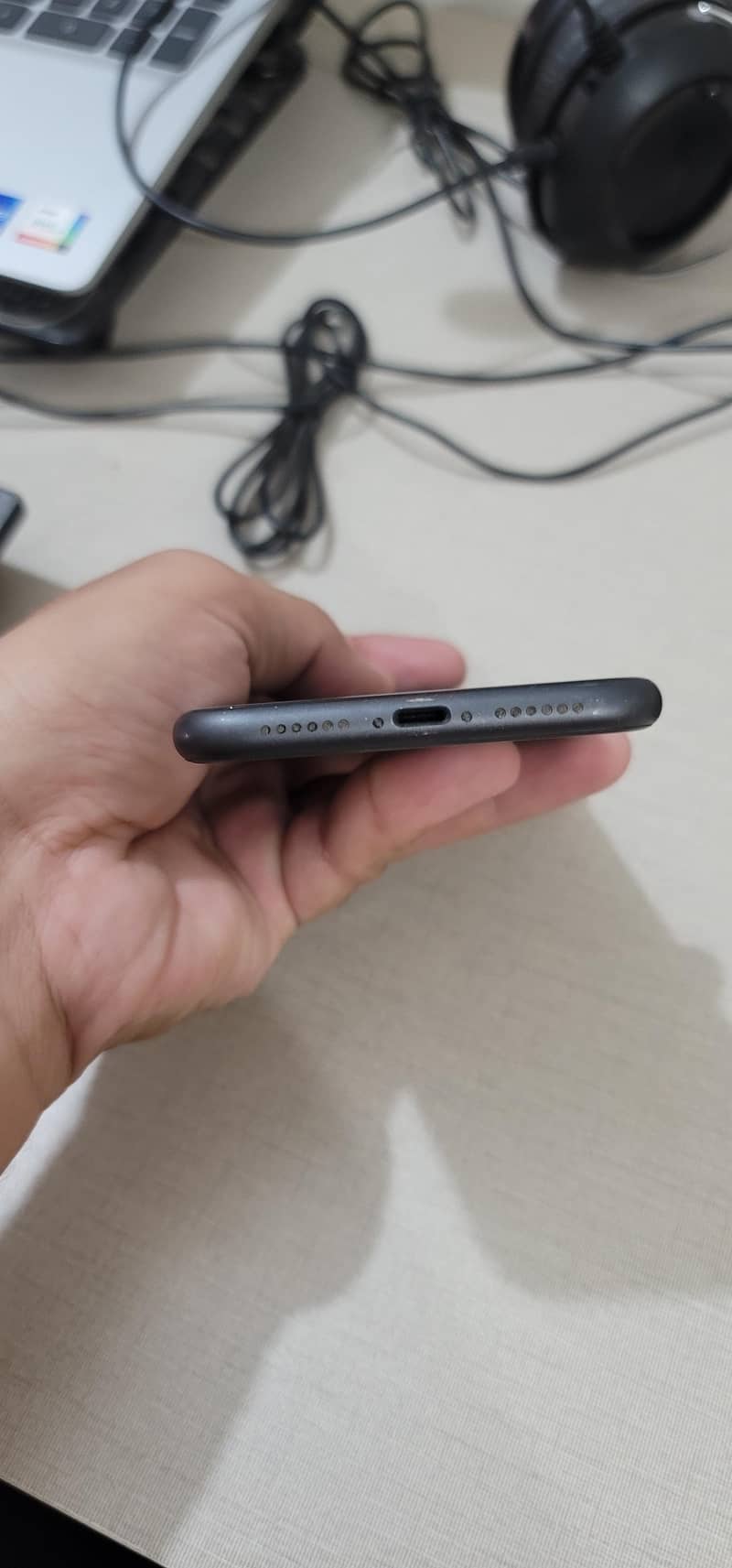 Apple iPhone 11 4