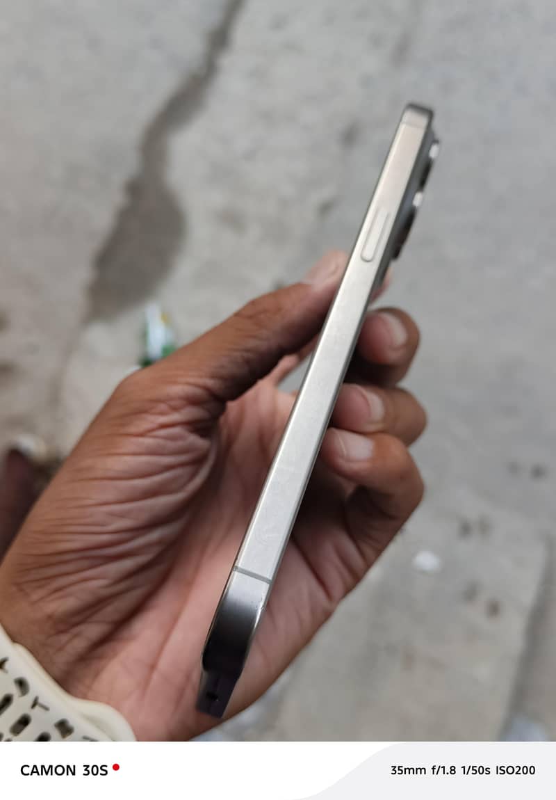 Apple iPhone 15 Pro Max 3
