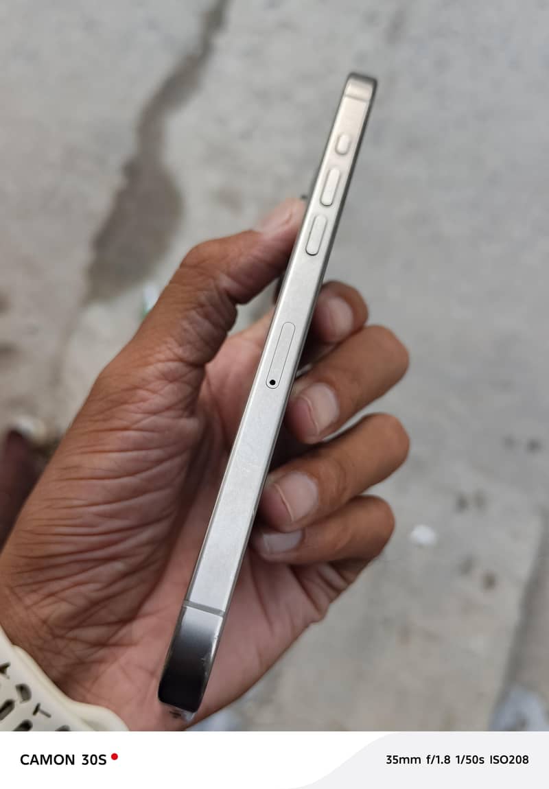 Apple iPhone 15 Pro Max 4