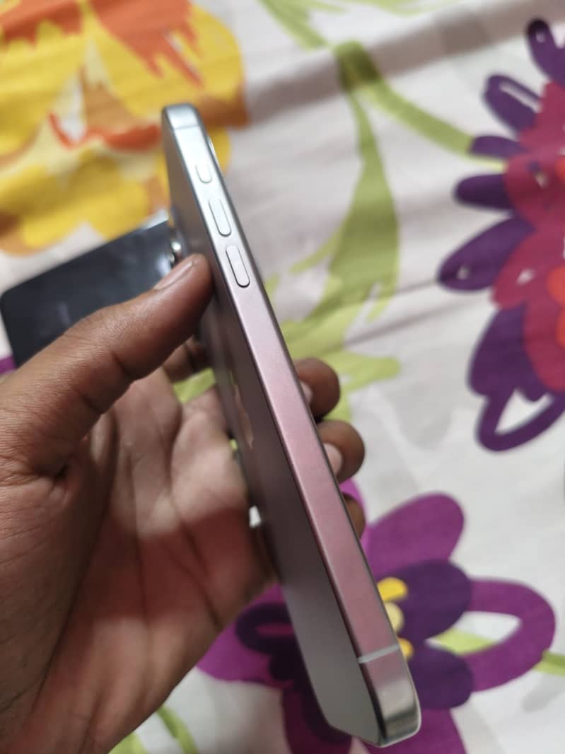 Apple iPhone 15 Pro Max 2