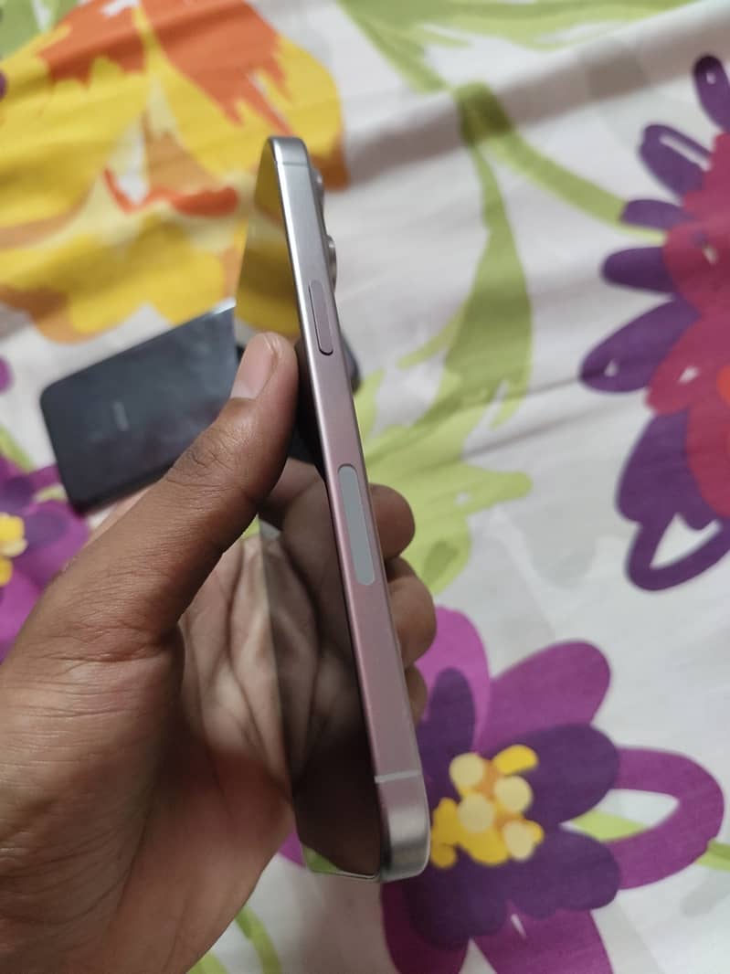 Apple iPhone 15 Pro Max 3