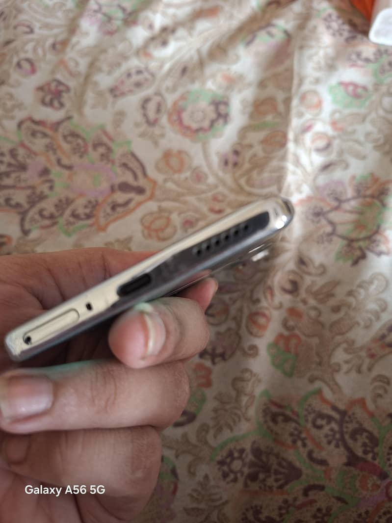 Tecno CAMON 40 Pro 4