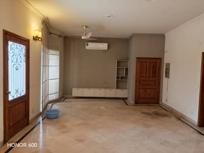 10 Marla Owner Built House Available For Sale In GG Phase 4 DHA Lahore