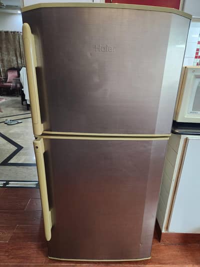 REFRIGERATOR 300LTR. . . . 10CU FT. .