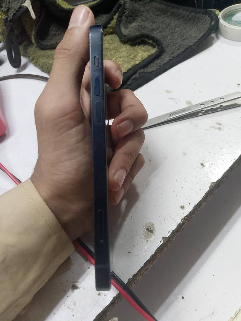 Apple iPhone 12 1