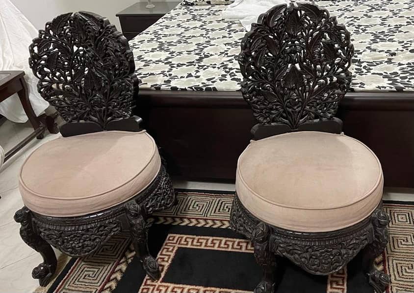 Chinioti Chairs Set with Table 1