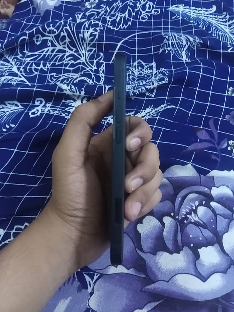 Apple iPhone 13 3