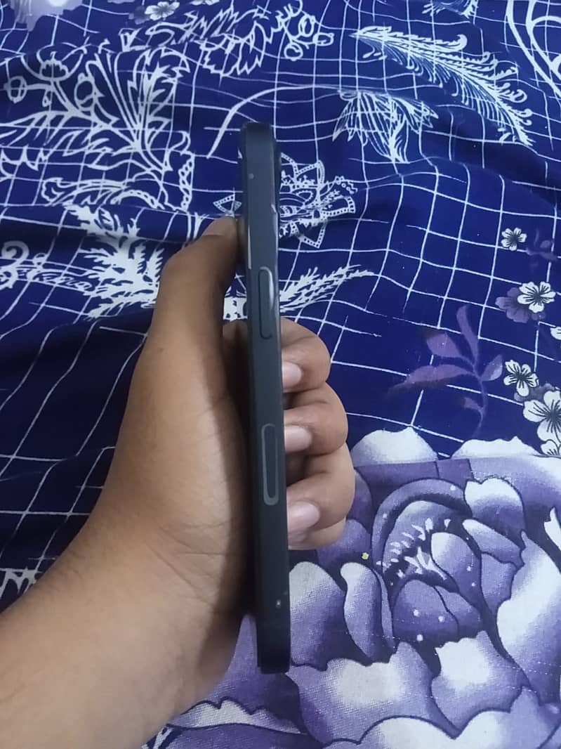 Apple iPhone 13 4