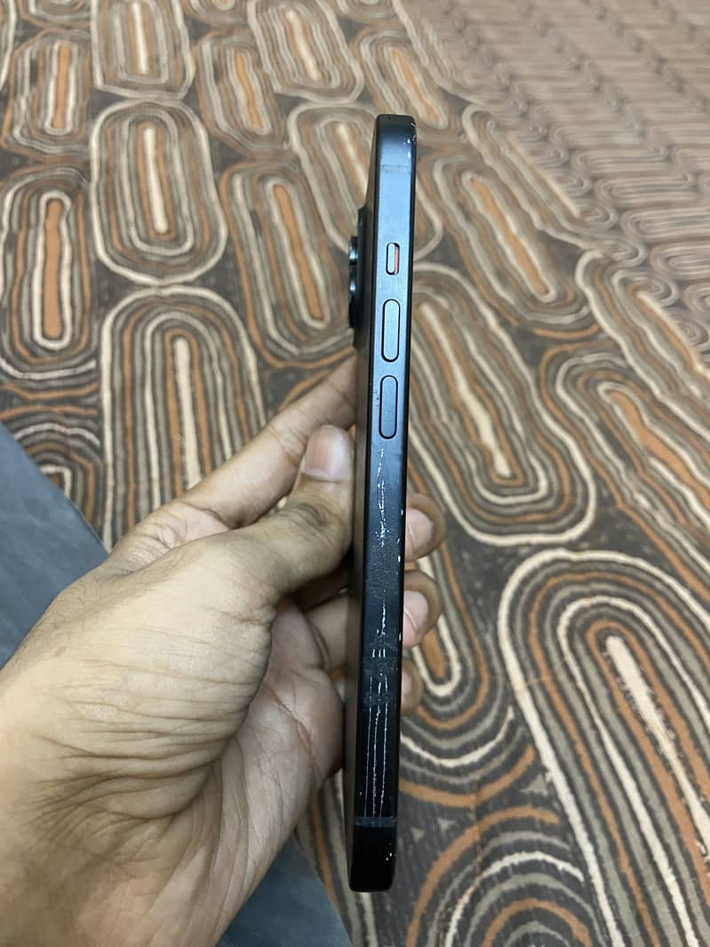 Apple iPhone 15 3