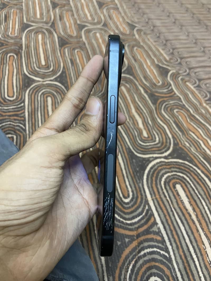 Apple iPhone 15 4