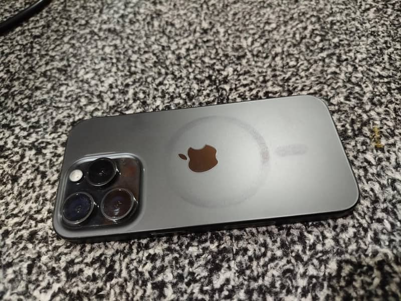 Apple iPhone 15 Pro 0