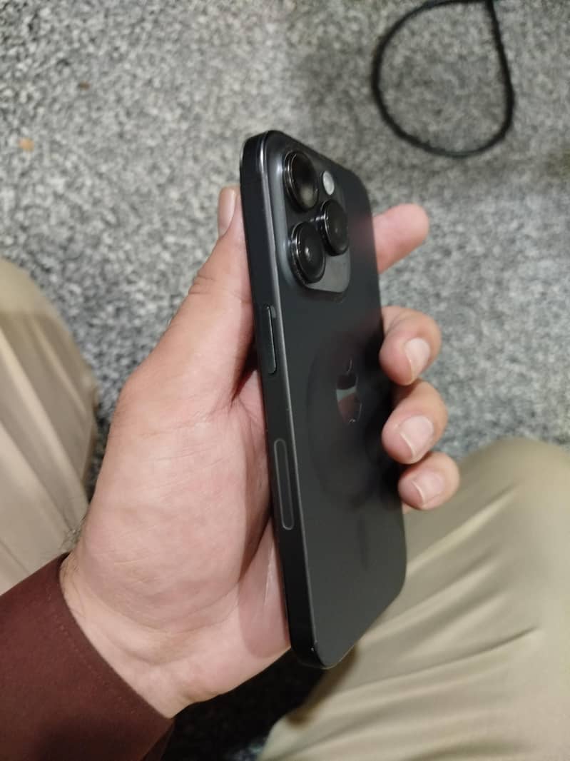Apple iPhone 15 Pro 1