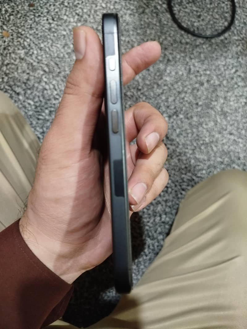 Apple iPhone 15 Pro 2